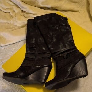 BareTraps Darnette Wedge Boots